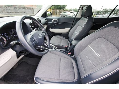 Certified 2022 Hyundai Venue Limited FWD image 15