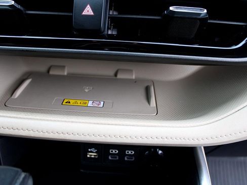 Used 2023 Toyota Highlander L image 28