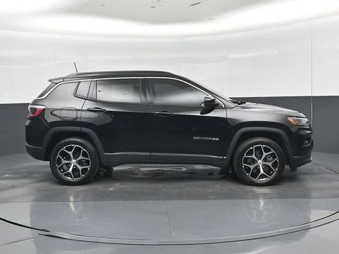 Used 2024 Jeep Compass Limited AWD/4WD image 2