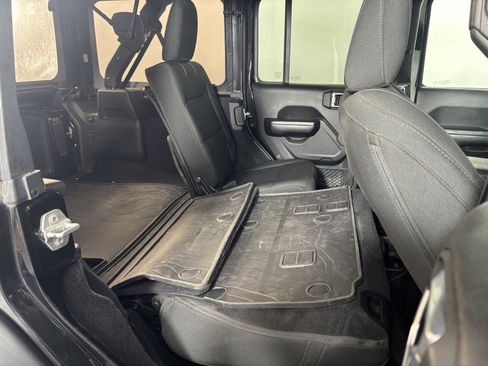 Used 2019 Jeep Wrangler Unlimited Sport AWD/4WD image 19