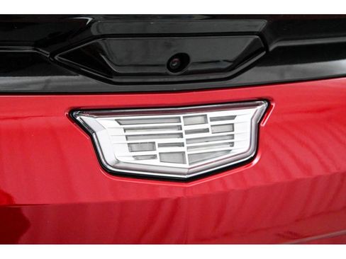 New 2026 Cadillac Optiq Luxury 2 image 34