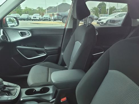 Used 2024 Kia Soul LX w/ Option Group 015 FWD image 5