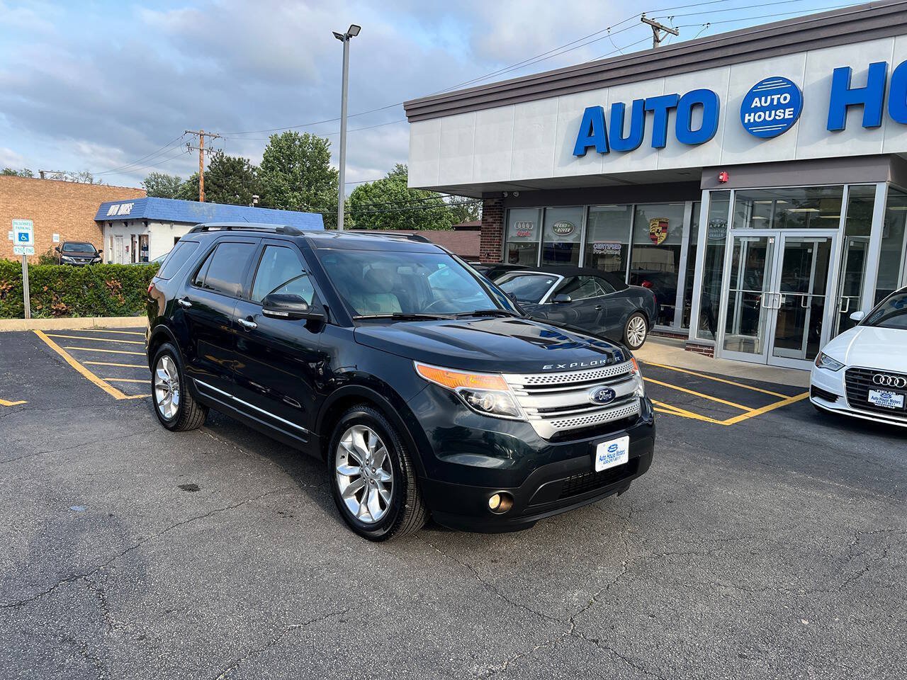 Used 2015 Ford Explorer XLT w/ Equipment Group 202A FWD image 3