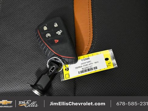 Used 2024 GMC Sierra 1500 AT4 w/ Technology Package image 26