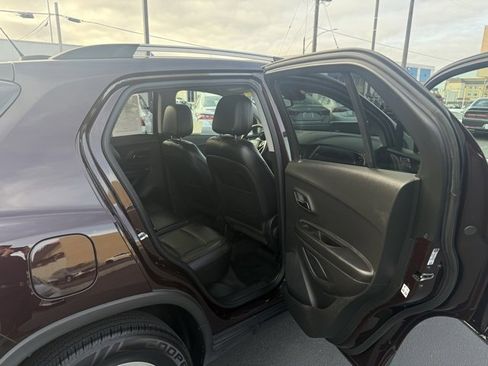 Used 2021 Chevrolet Trax LT w/ Premium Seat Package image 11