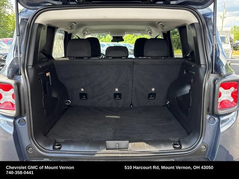 Used 2023 Jeep Renegade Latitude AWD/4WD image 28