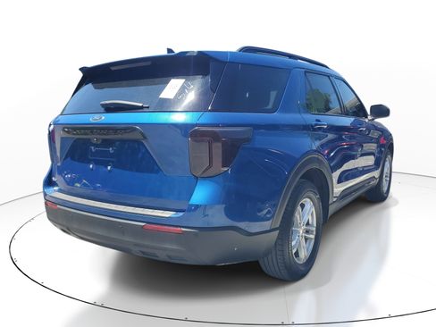 Used 2023 Ford Explorer XLT image 5