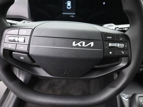 Used 2025 Kia K4 LXS image 14