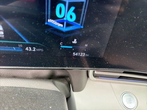 Used 2023 Hyundai Elantra Limited image 5