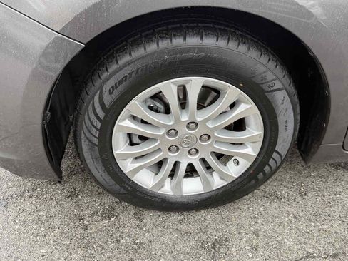 Used 2011 Toyota Sienna XLE image 8