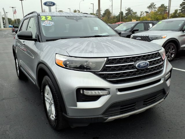 Used 2022 Ford Explorer XLT w/ Equipment Group 202A AWD/4WD image 3