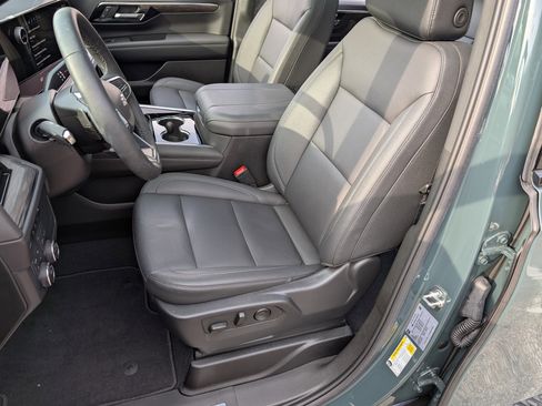 Used 2025 Chevrolet Suburban Z71 w/ Comfort Package image 17