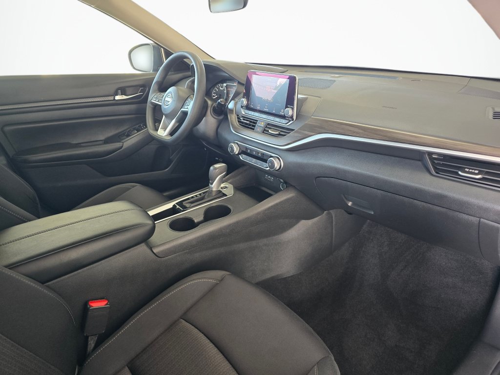 Used 2025 Nissan Altima 2.5 SV FWD image 42