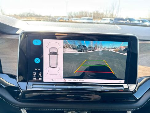 Used 2024 Volkswagen Atlas SE w/ Black Wheel Package image 19