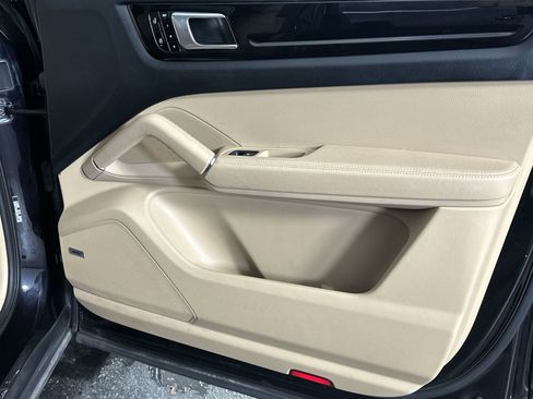 Used 2019 Porsche Cayenne image 35