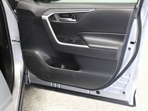 Used 2022 Toyota RAV4 SE w/ Convenience Package AWD/4WD image 37
