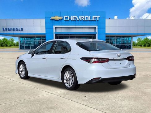 Used 2022 Toyota Camry LE image 3