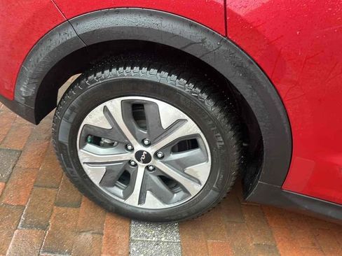 Used 2022 Kia Niro EX Premium w/ Cold Weather Package image 17