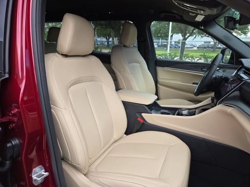Used 2025 Jeep Grand Cherokee L Limited RWD image 32