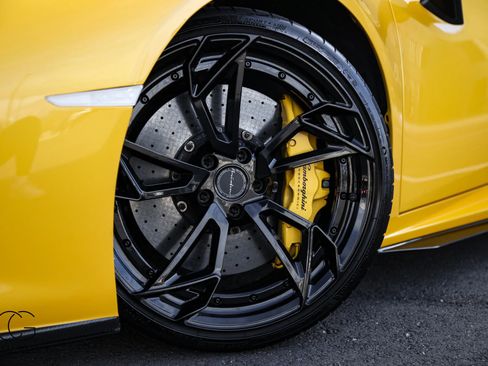 Used 2016 Lamborghini Huracan LP 610-4 AWD/4WD image 8