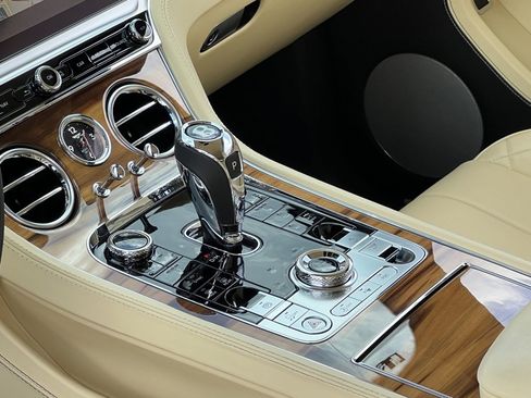 Used 2022 Bentley Continental GT image 28