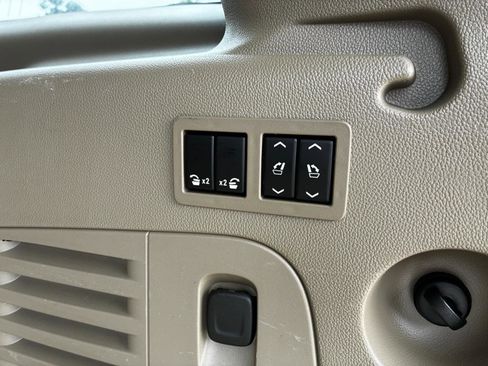 Used 2020 Chevrolet Suburban Premier image 32