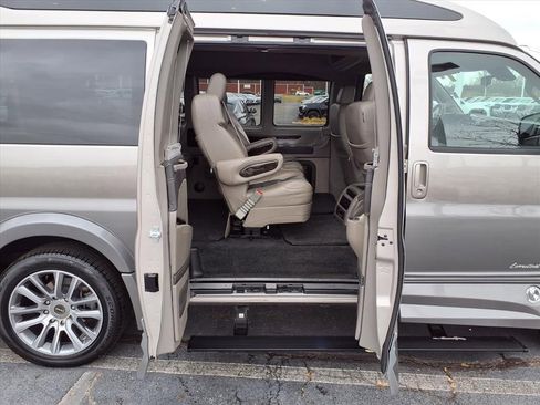 Used 2020 GMC Savana 2500 w/ Enhanced Convenience Package image 29