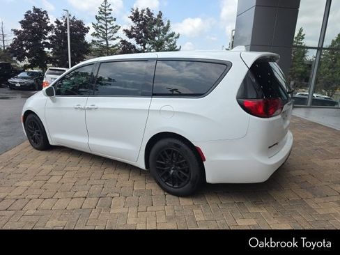 Used 2019 Chrysler Pacifica Touring Plus w/ S Appearance Package FWD image 4