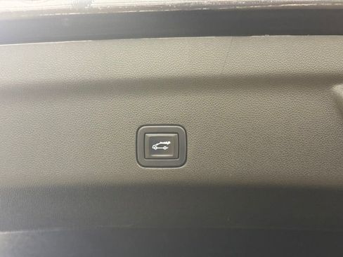 Used 2022 Chevrolet Suburban Z71 image 25