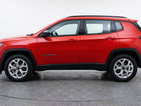 Used 2025 Jeep Compass Latitude image 5