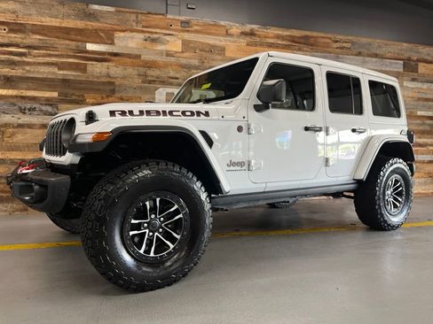Used 2025 Jeep Wrangler Unlimited Rubicon AWD/4WD image 18