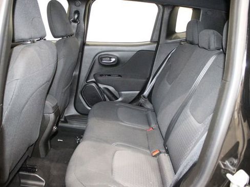 Used 2021 Jeep Renegade Latitude image 9