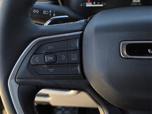 Used 2023 Jeep Grand Cherokee Limited image 15