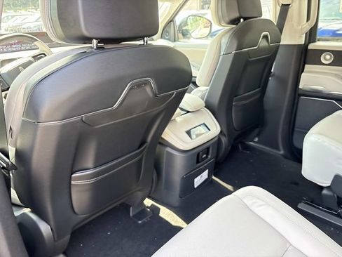New 2026 Lincoln Navigator L Reserve w/ Jet Appearance Package AWD/4WD image 17