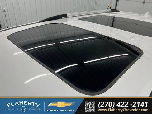 Used 2023 Chevrolet Traverse Premier AWD/4WD image 37