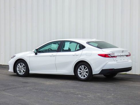 Used 2025 Toyota Camry LE image 12
