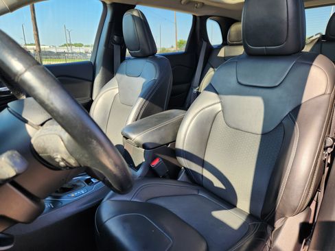Used 2019 Jeep Cherokee Latitude Plus w/ Comfort/Convenience Group AWD/4WD image 7