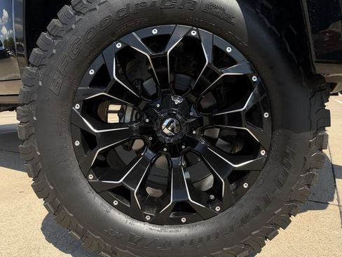 Used 2023 Toyota Tundra Platinum AWD/4WD image 9