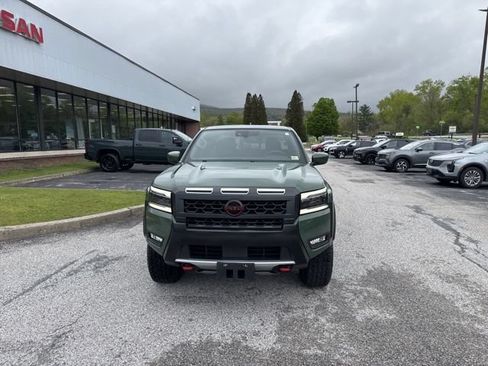 Used 2025 Nissan Frontier PRO-4X w/ Tow Package AWD/4WD image 6