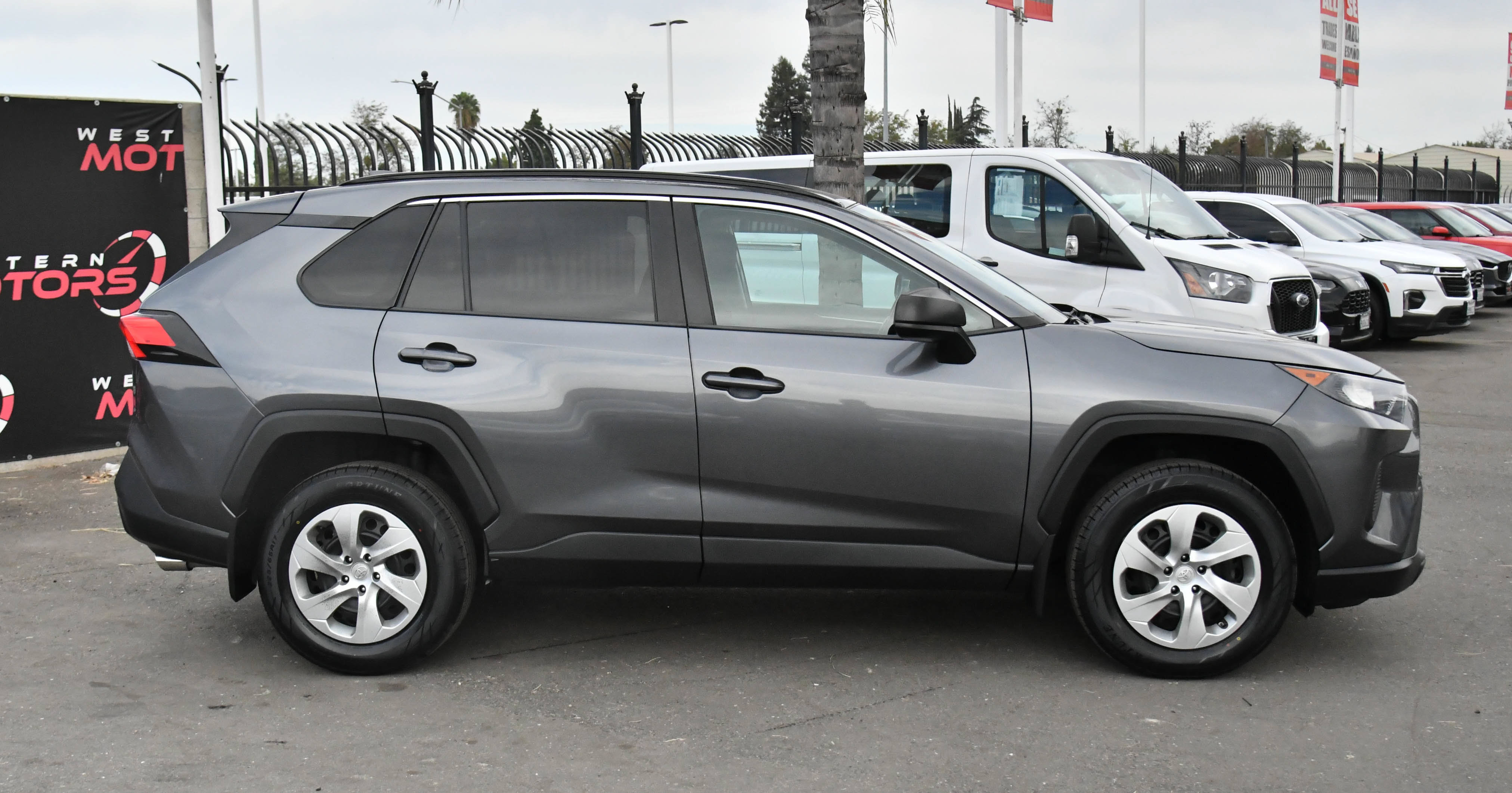Used 2021 Toyota RAV4 LE FWD image 9