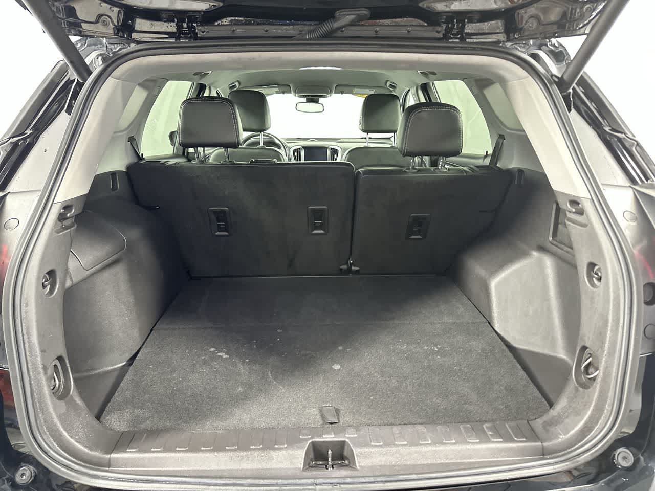 Used 2024 GMC Terrain SLT AWD/4WD image 21