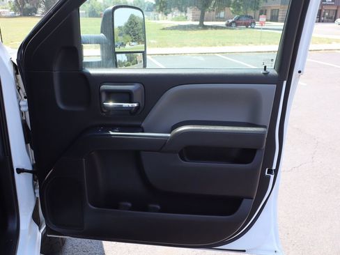 Used 2016 Chevrolet Silverado 2500 W/T AWD/4WD image 26