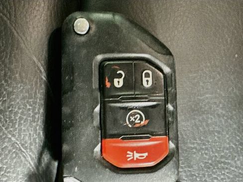 Used 2019 Jeep Wrangler Unlimited Rubicon AWD/4WD image 16