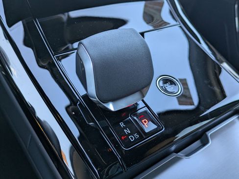 New 2025 Land Rover Range Rover Sport Dynamic SE image 16