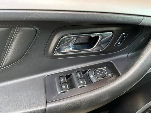 Used 2015 Ford Taurus SEL FWD image 13