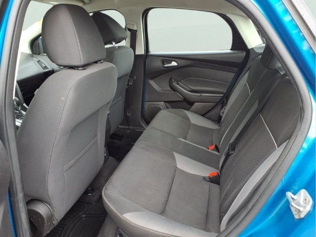 Used 2014 Ford Focus SE w/ SE Winter Package FWD image 9