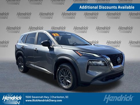 Used 2023 Nissan Rogue S image 1