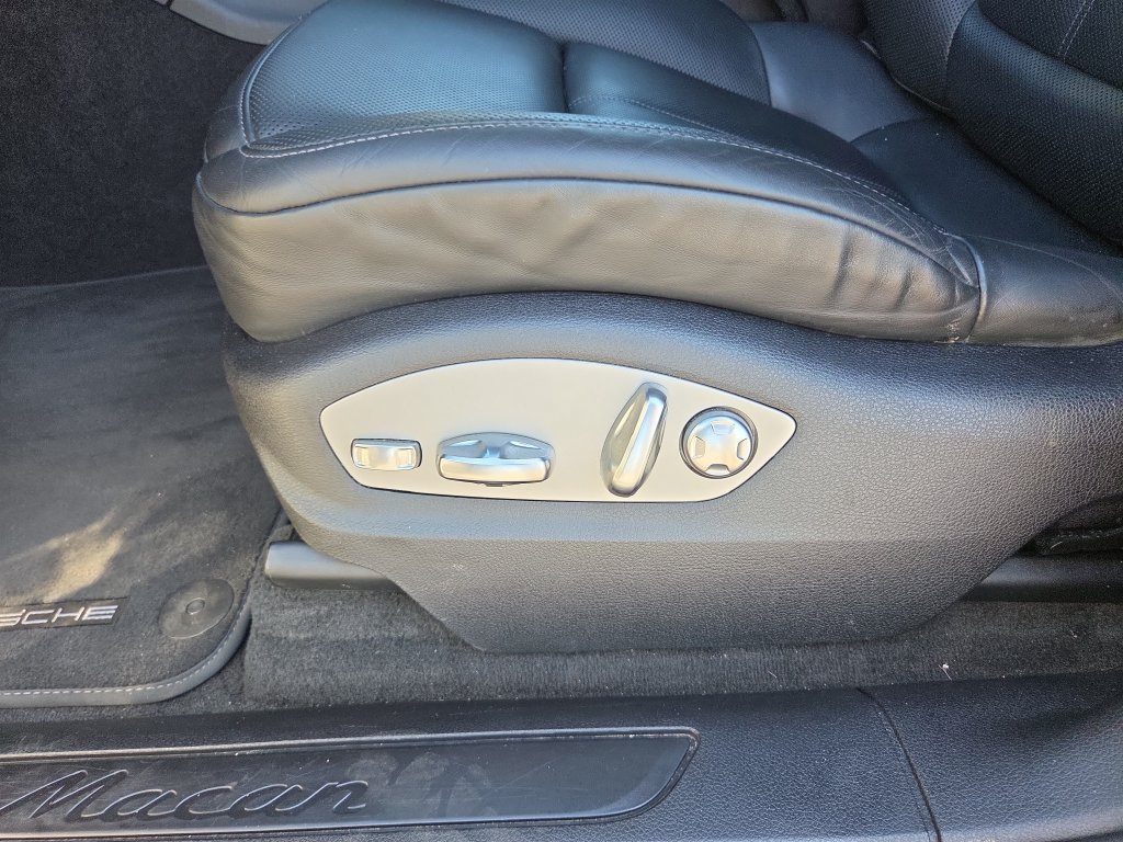 Used 2021 Porsche Macan AWD/4WD image 12