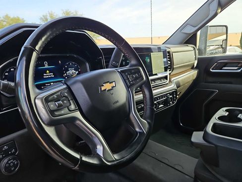 Used 2025 Chevrolet Silverado 2500 LT AWD/4WD image 10