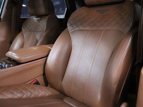 Used 2017 Bentley Bentayga AWD/4WD image 11